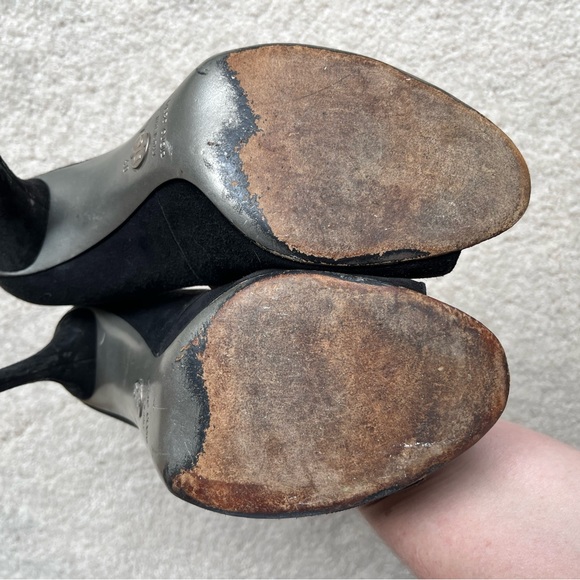 Dolce and Gabbana Black Suede Heels size 40 - Picture 10 of 11